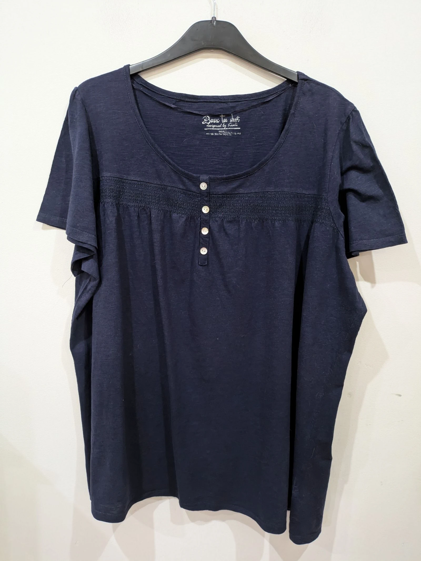 Casual dames T-shirt met korte mouwen in marineblauw met kantdetails en knopen maat 54 – photo 5